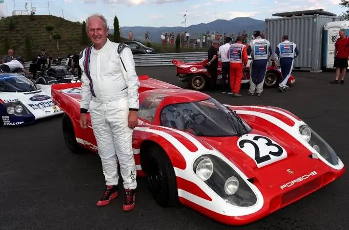Helmut Marko αποτελεί μία από τις πιο καθοριστικές και ταυτόχρονα αμφιλεγόμενες προσωπικότητες της σύγχρονης Formula 1