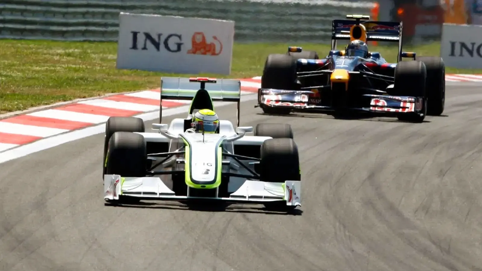 Brawn BGP 001 vs Red Bull RB5: Η μάχη δύο αριστουργημάτων της Formula 1: φωτογραφία 1 από 3
