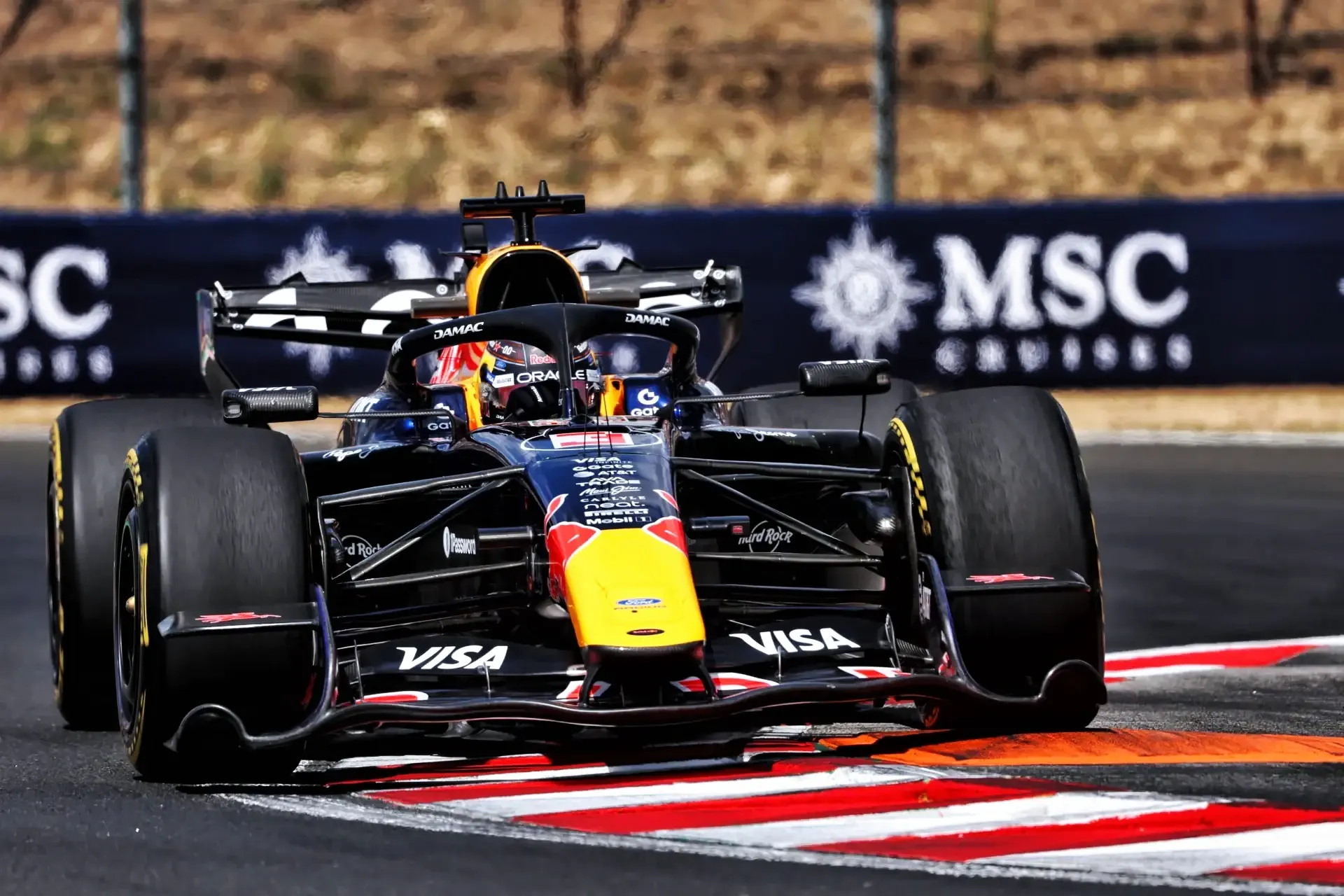 Ferrari και Mercedes δείχνουν τον δρόμο στο Hungaroring – Τα long runs της Παρασκευής αποκαλύπτουν τα φαβορί: φωτογραφία 2 από 3