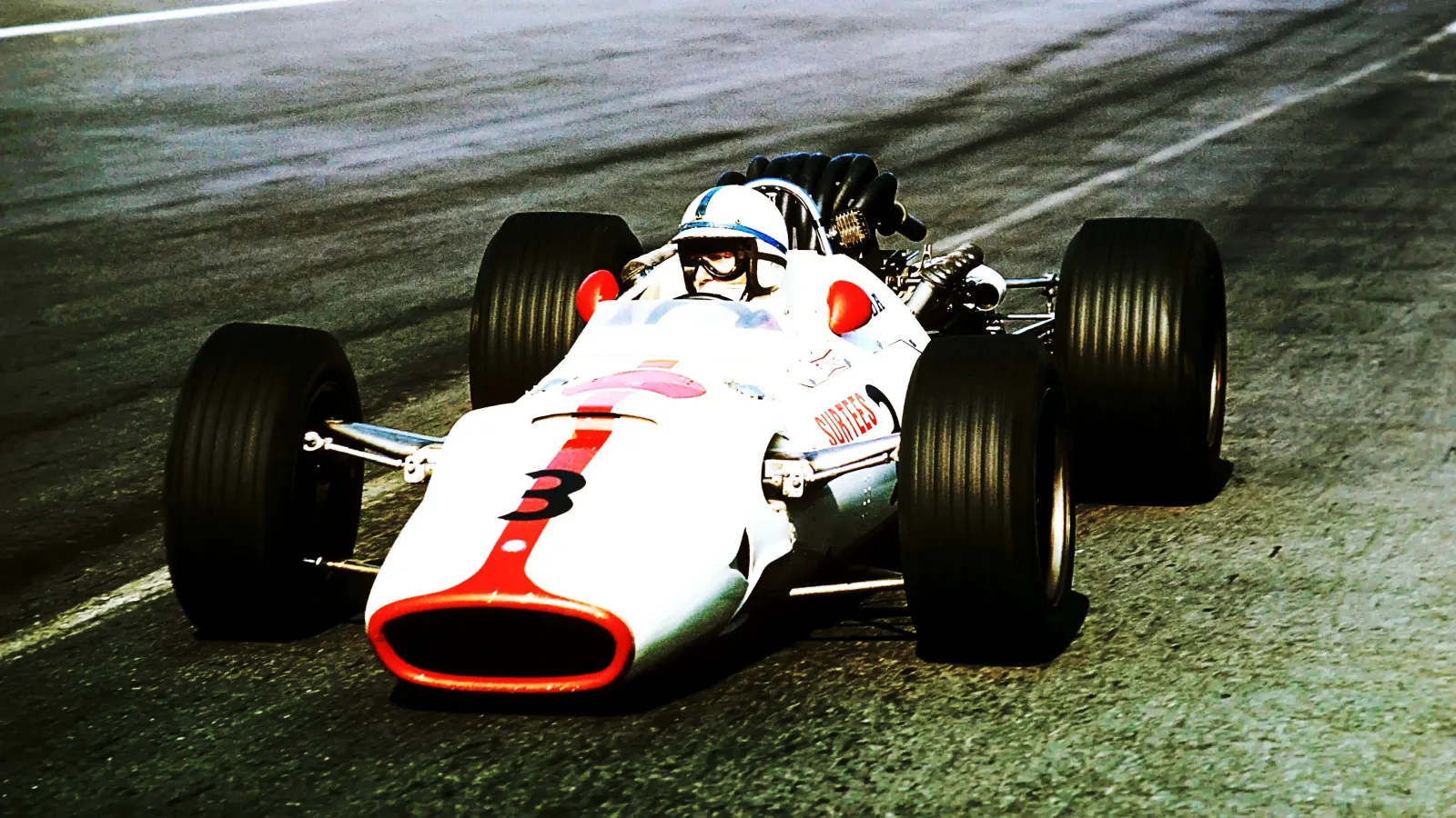 John Surtees: Ένας σπουδαίος οδηγός αγώνων