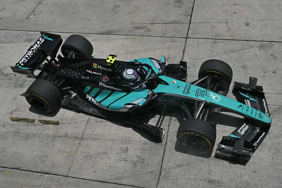 Mercedes W17 , μα 388mm διαφορά ...